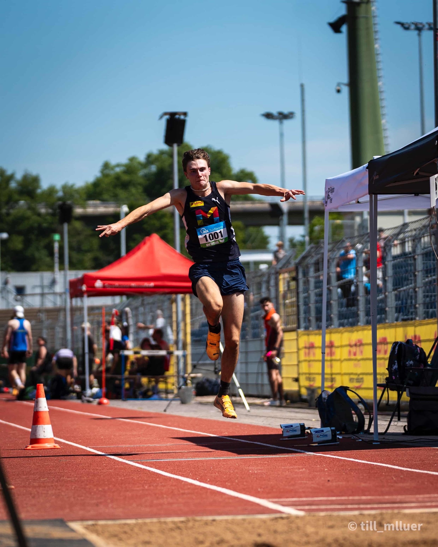 Niklas Stroh im Anlauf zum Dreisprung